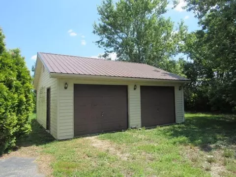 1161 W Barker Ln, Berea, KY 40403 photo 2
