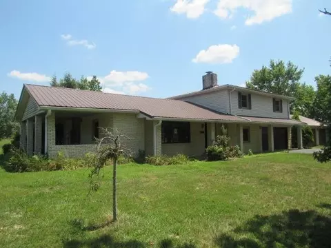 1161 W Barker Ln, Berea, KY 40403 photo 3