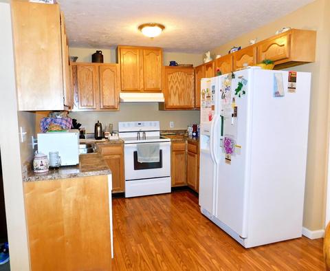 240 Stump Rd, Irvine, KY 40336 photo 9