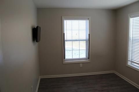 323 S Gratz St, Midway, KY 40347 photo 9