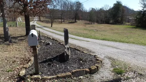 711 Pinewoods Rd, Berea, KY 40403 photo 2