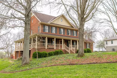 200 Farmbrook Cir, Frankfort, KY 40601 photo 2