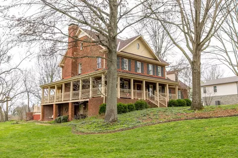 200 Farmbrook Cir, Frankfort, KY 40601 photo 3
