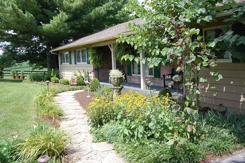 1073 Escondida Rd, Paris, KY 40361 photo 2