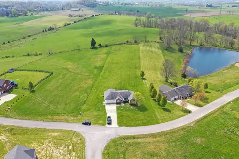 820 Cleo Ave, Lancaster, KY 40444 photo 3