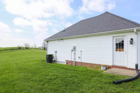 820 Cleo Ave, Lancaster, KY 40444 photo 10