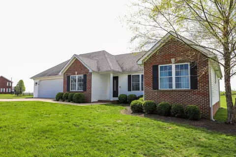 820 Cleo Ave, Lancaster, KY 40444 photo 2