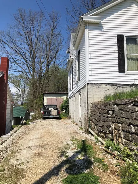 321 E Chestnut St, Carlisle, KY 40311 photo 5