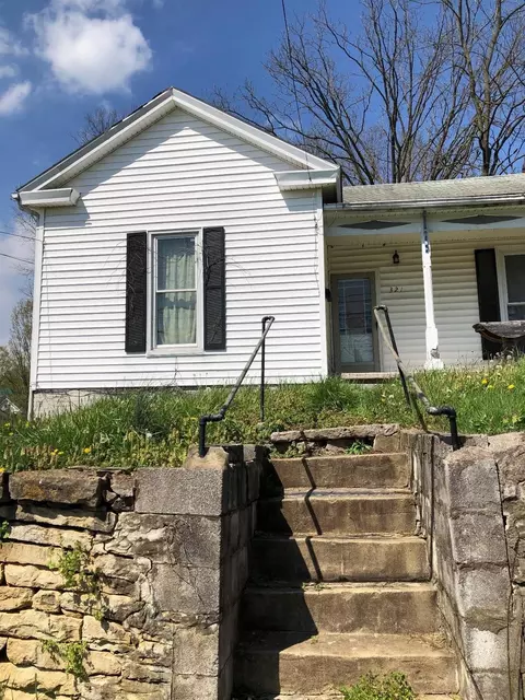 321 E Chestnut St, Carlisle, KY 40311 photo 2