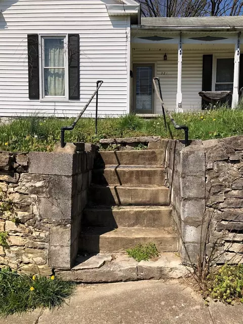 321 E Chestnut St, Carlisle, KY 40311 photo 4