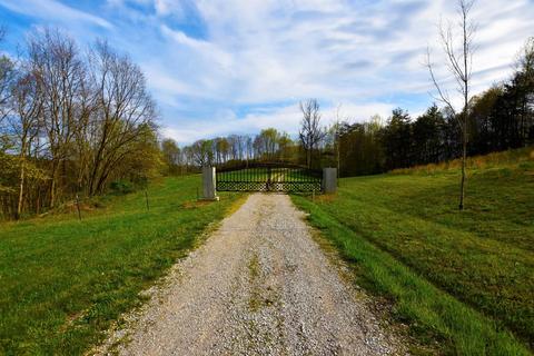 800 Stone Rd, Irvine, KY 40336 photo 2