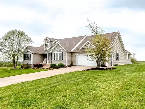 68 Donna Dr, Lancaster, KY 40444 photo 3