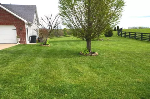905 Cleo Ave, Lancaster, KY 40444 photo 4