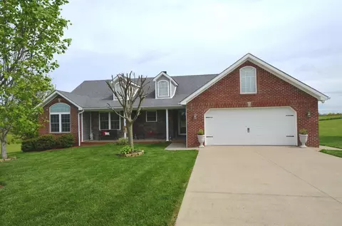 905 Cleo Ave, Lancaster, KY 40444 photo 1
