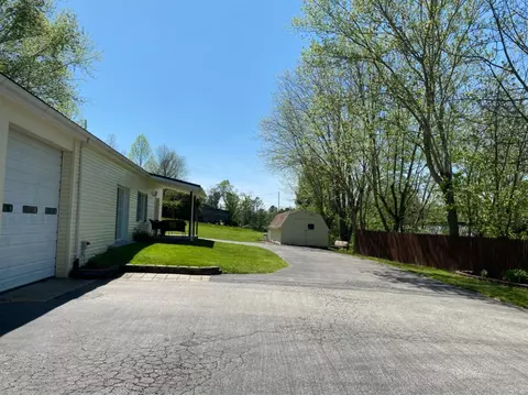 223 E Cardinal Ln, Clearfield, KY 40313 photo 9