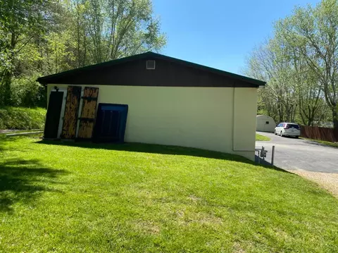 223 E Cardinal Ln, Clearfield, KY 40313 photo 2