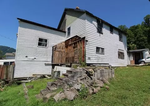 517 Second St, Lynch, KY 40855 photo 4