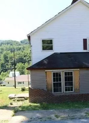517 Second St, Lynch, KY 40855 photo 2