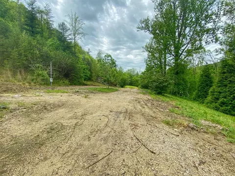 9501 Campton Rd, Slade, KY 40376 photo 1