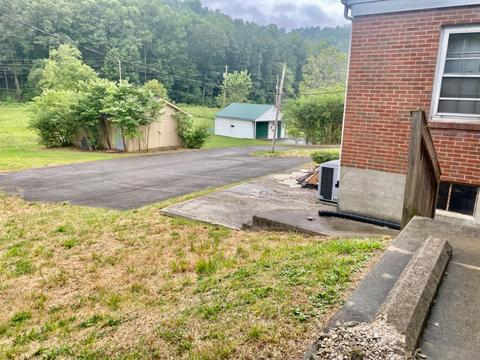 417 Main St, Mckee, KY 40447 photo 4