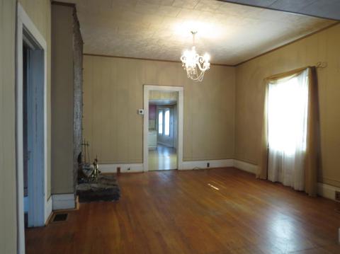 338 Poplar St, Benham, KY 40807 photo 3