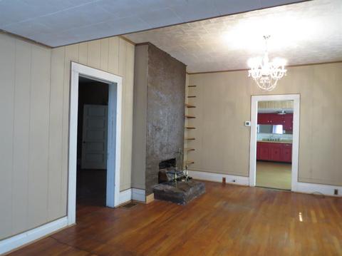 338 Poplar St, Benham, KY 40807 photo 4