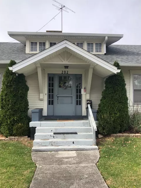 202 Covington Ave, Springfield, KY 40069 photo 4