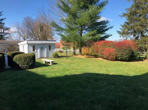214 W Maple Ave, Lancaster, KY 40444 photo 2