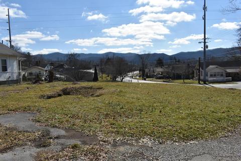 508 Manchester Ave, Middlesboro, KY 40965 photo 7