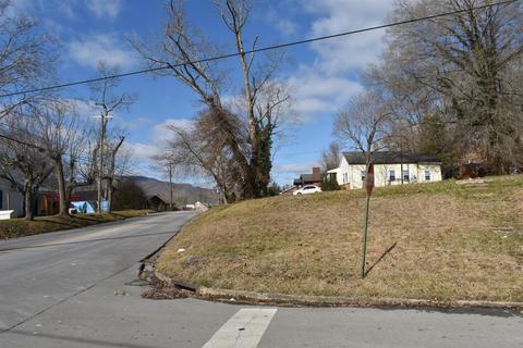 508 Manchester Ave, Middlesboro, KY 40965 photo 3