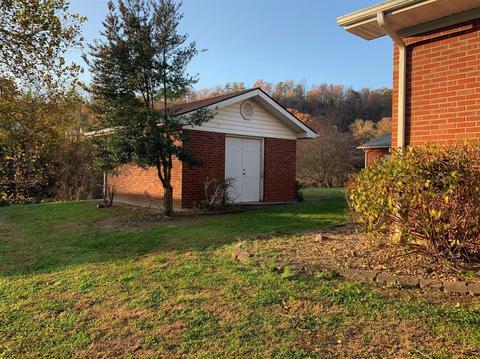 469 Lakeside Dr, Jackson, KY 41339 photo 3