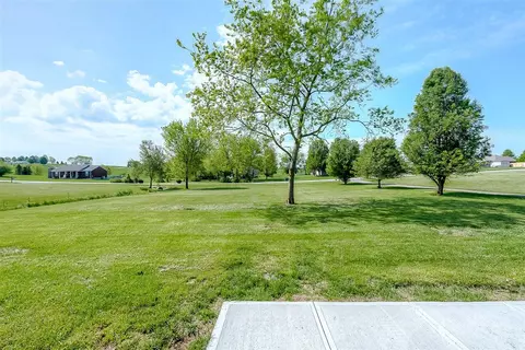 154 Rolling Meadows Dr, Lancaster, KY 40444 photo 3