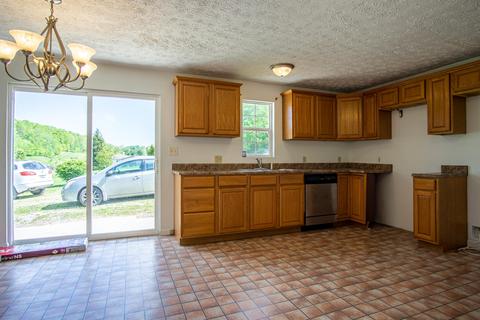 6830 E Laurel Rd, London, KY 40741 photo 2