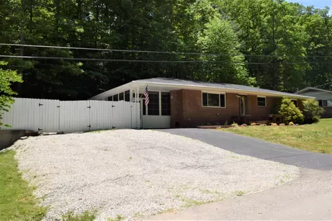 1379 Knapp Ave, Morehead, KY 40351 photo 2