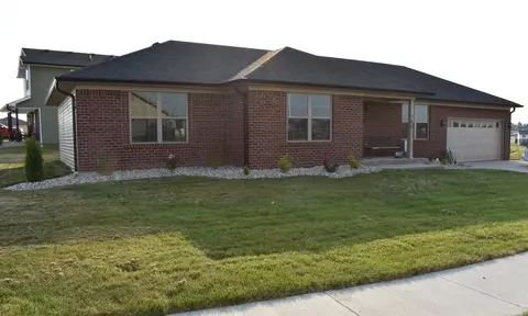 560 Saphire Dr, Berea, KY 40403 photo 1