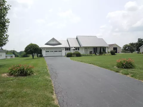 149 Bright Leaf Dr, Lancaster, KY 40444 photo 2