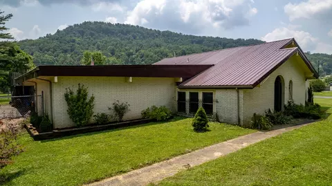 931 E College Ave, Stanton, KY 40380 photo 1