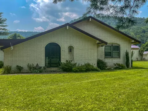 931 E College Ave, Stanton, KY 40380 photo 2