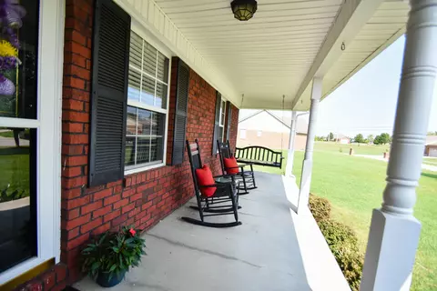 528 Macrander Dr, Berea, KY 40403 photo 3