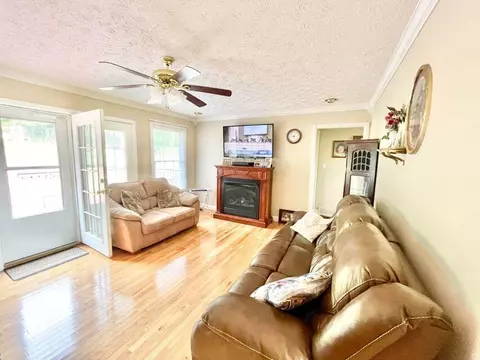 94 Walnut Dr, Bronston, KY 42518 photo 3
