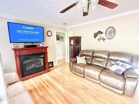 94 Walnut Dr, Bronston, KY 42518 photo 2