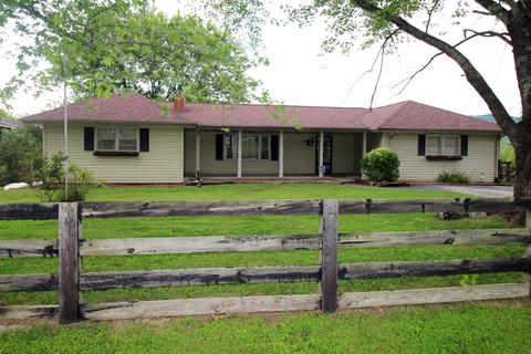 1404 E College Ave, Stanton, KY 40380 photo 1
