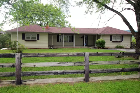 1404 E College Ave, Stanton, KY 40380 photo 1