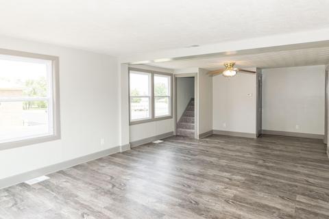 320 W Maple Ave, Lancaster, KY 40444 photo 2