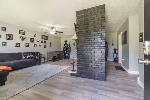 1075 Maple St, Stanton, KY 40380 photo 7