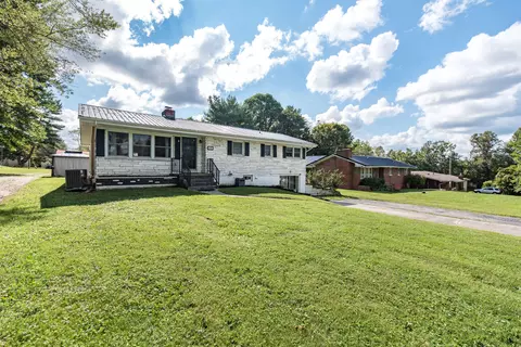 1075 Maple St, Stanton, KY 40380 photo 3