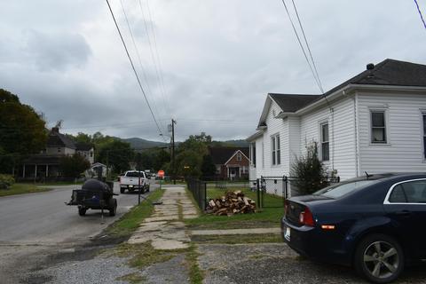 302 Exeter Ave, Middlesboro, KY 40965 photo 10
