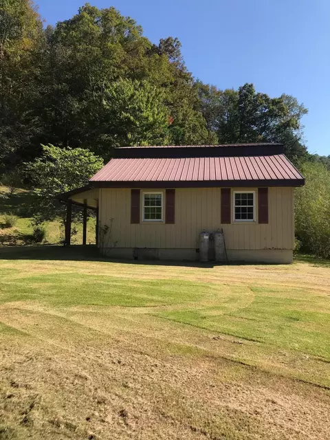 633 Wendover Rd, Hyden, KY 41749 photo 3