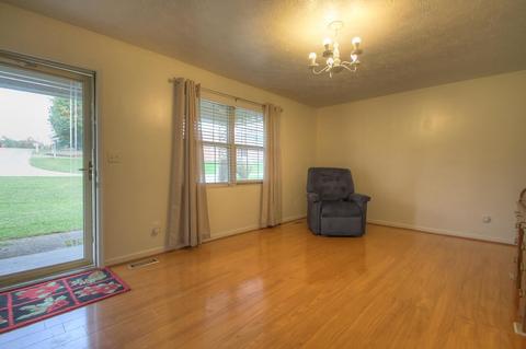 1035 Cardinal Dr, Corbin, KY 40701 photo 4