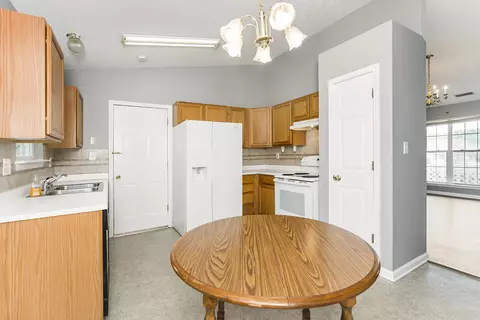 302 Corbin Ct, Paris, KY 40361 photo 9